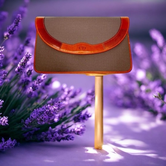 Authentic vintage Christian Dior clutch in good condition. - Picture 1 of 4